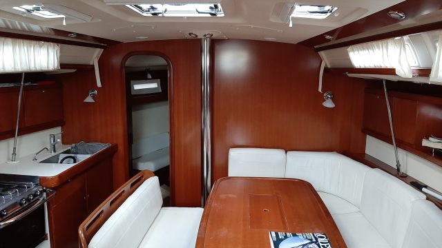 SET SAIL - Dufour 425 - Carré